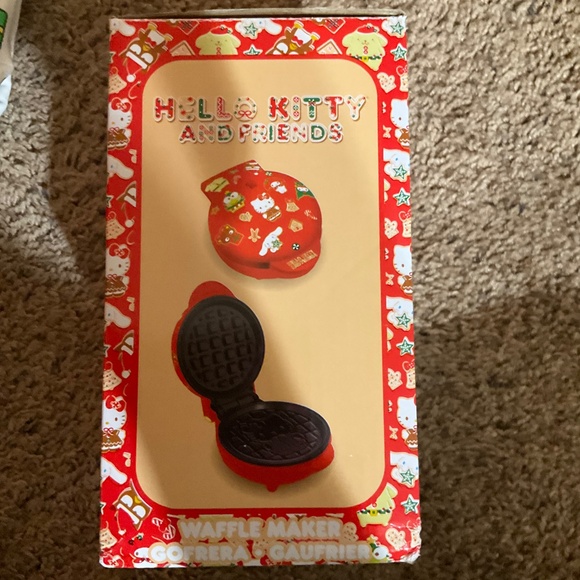 Sanrio Hello Kitty & Friends Waffle Maker - Picture 10 of 11